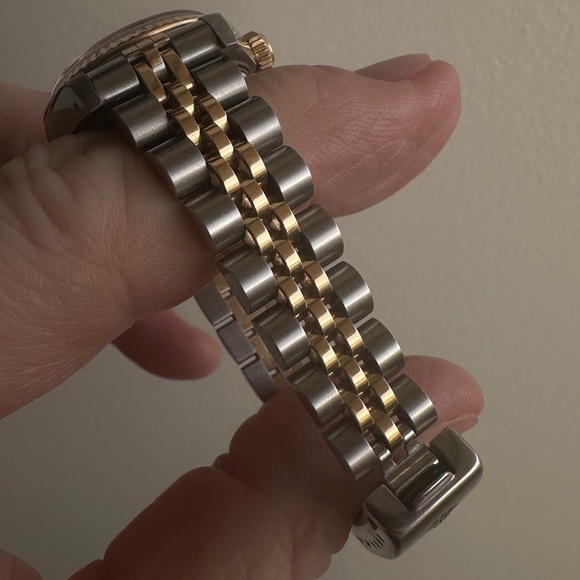 Rolex Datejust 26mm, 18KT Gold & Stainless Steel, Authentic & Rolex Guarantee! - Picture 13 of 14